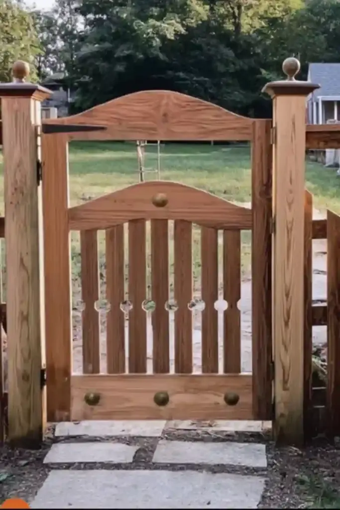 Scallop Wood Gate