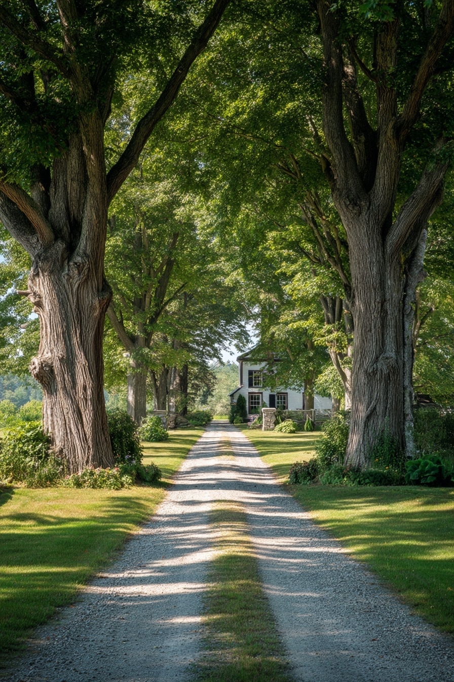 8 Farmhouse Driveway Entrance Ideas That Impress